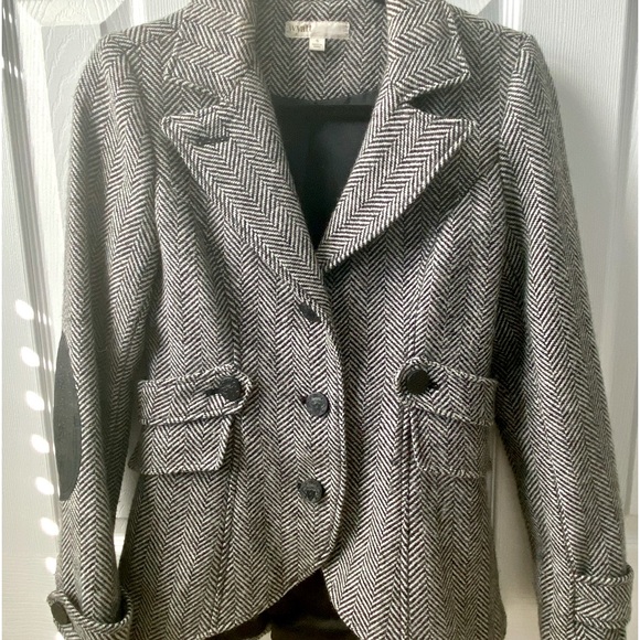 Equestrian style tailored blazer with faux leather elbow patches - Picture 2 of 12